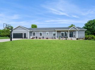 37 Prairie Dr, Walker, IA 52352