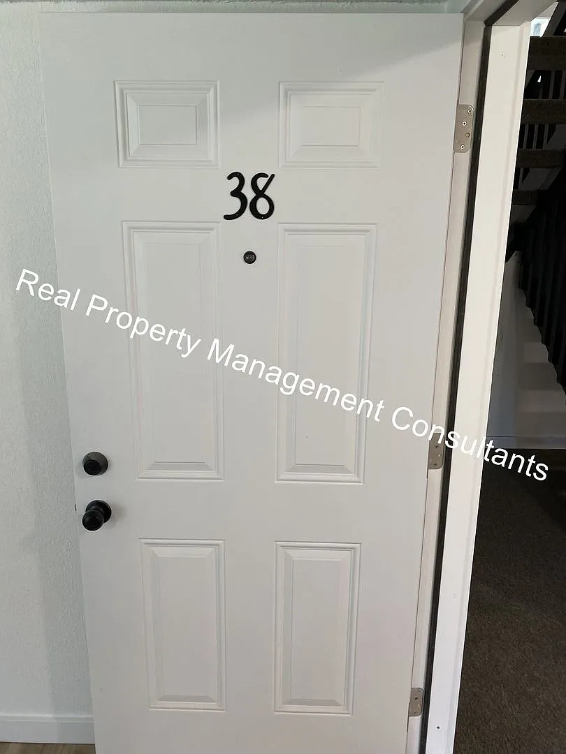 2203 Mission Rd — Photo 3