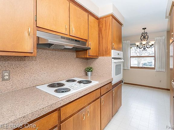 4th image of 25822 Acacia St