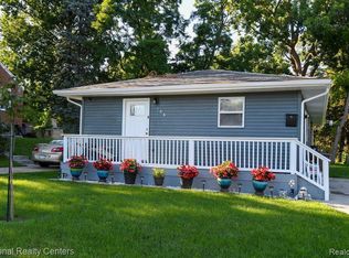 136 W Yale Ave, Pontiac, MI 48340