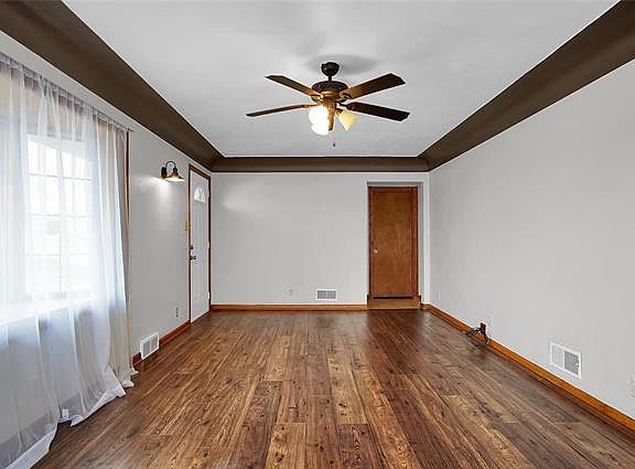 3rd image of 6563 Miller Dr