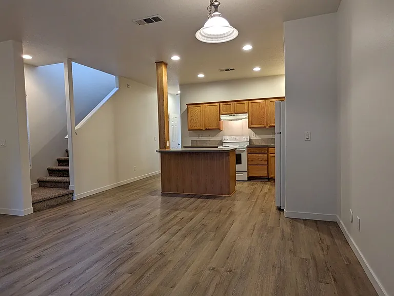 Halsey East Townhomes — Photo 66