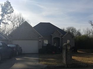 63 Woodridge Dr, Little Rock, AR 72204