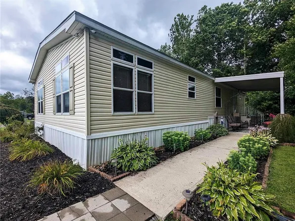 403 Harbor Terrace Dr, Edinburg, PA 16116