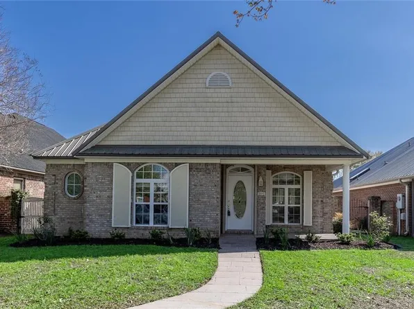 214 Hawthorne Cir, Fairhope, AL 36532