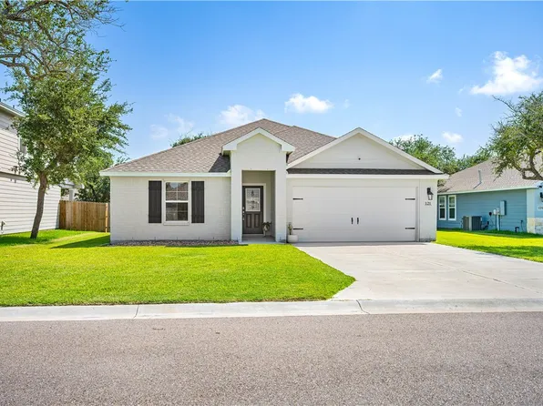 121 Antigua Dr, Rockport, TX 78382