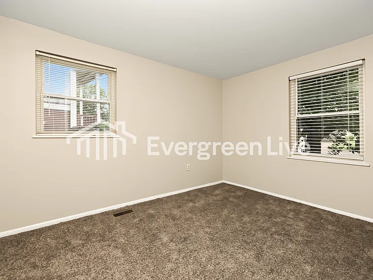 205 Tulip Dr — Photo 8
