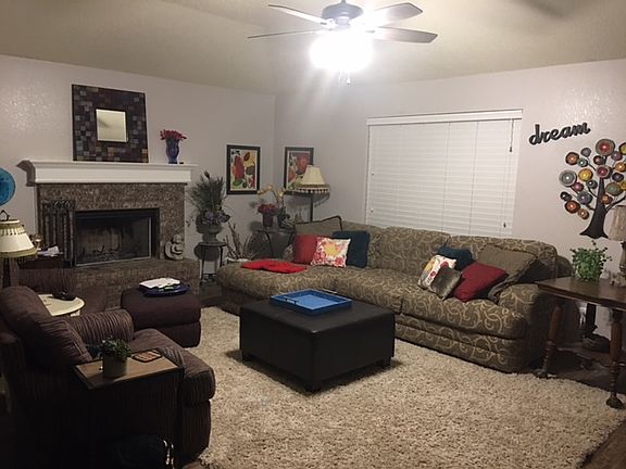 living room w/ fireplace