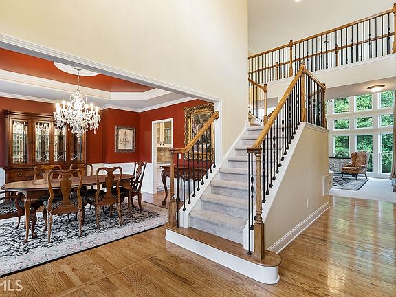 4th image of 407 Heritage Row