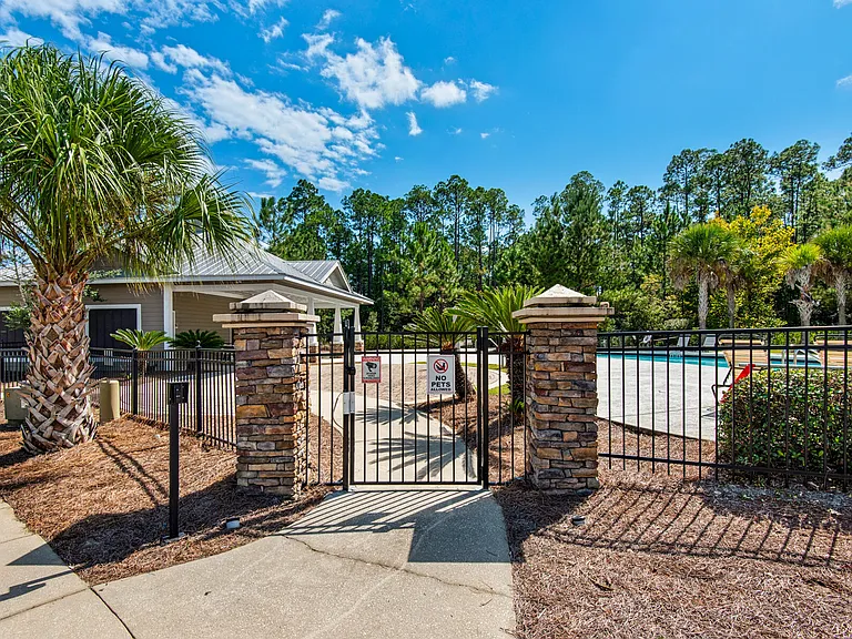 118 Date Palm Ln — Photo 3