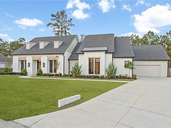 2nd image of 407 Rue Charlotte