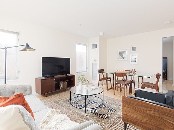 3rd image of 40 Boylston St Penthouse 8