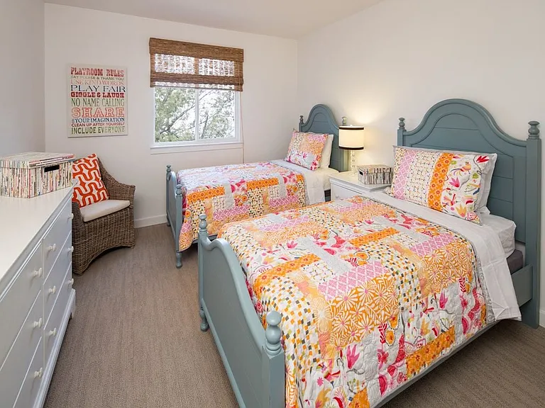 Yardley Crossing Luxury Apt and Townhomes — Photo 3