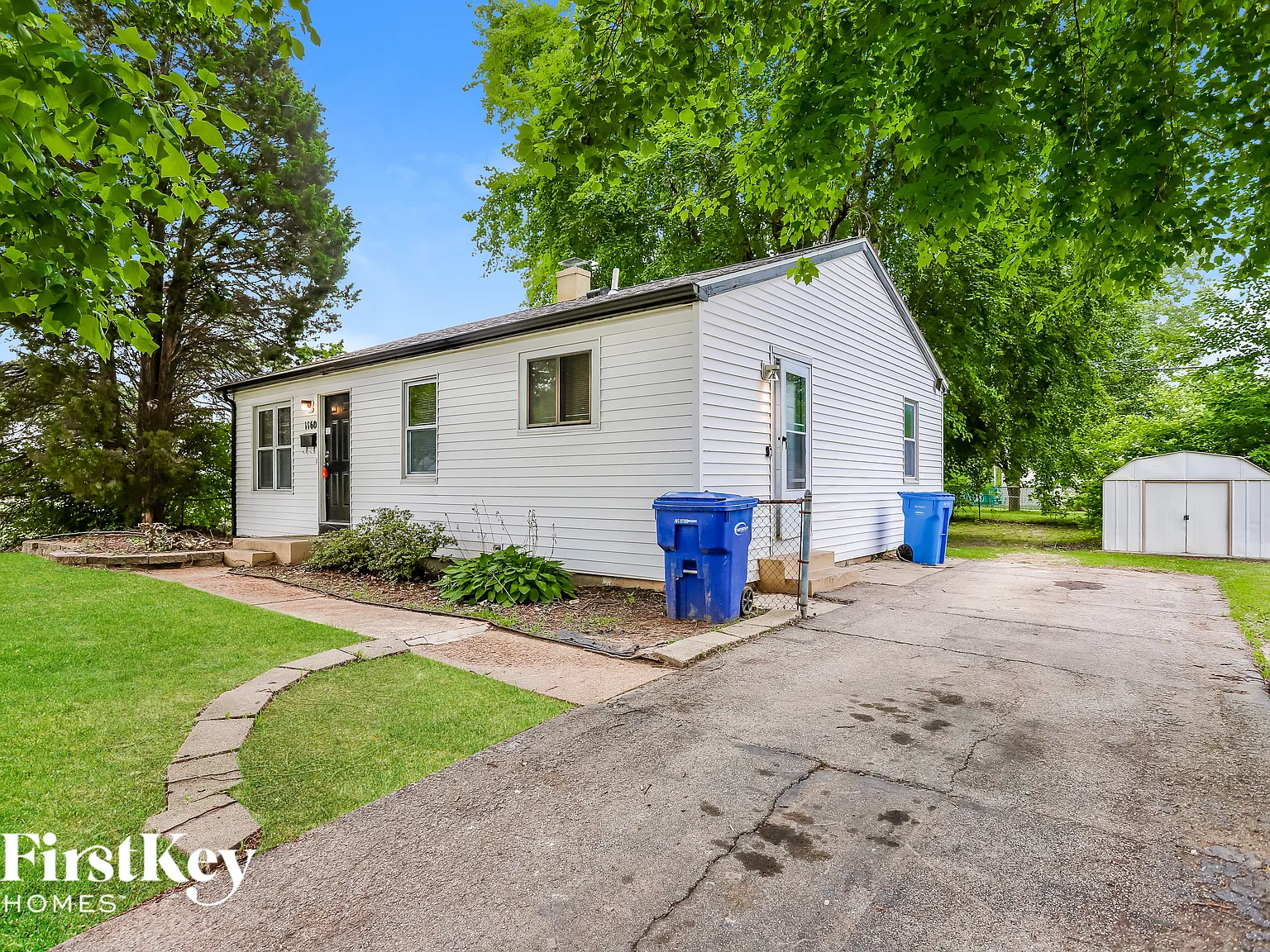 3 bed, 1.0 bath, 952 sqft, $1,670 — Photo 2