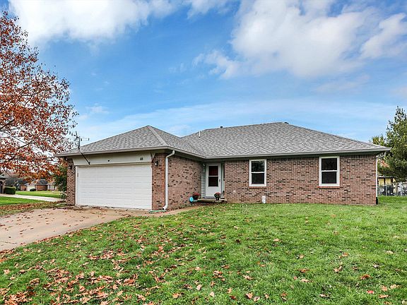 2nd image of 702 Willow Ct
