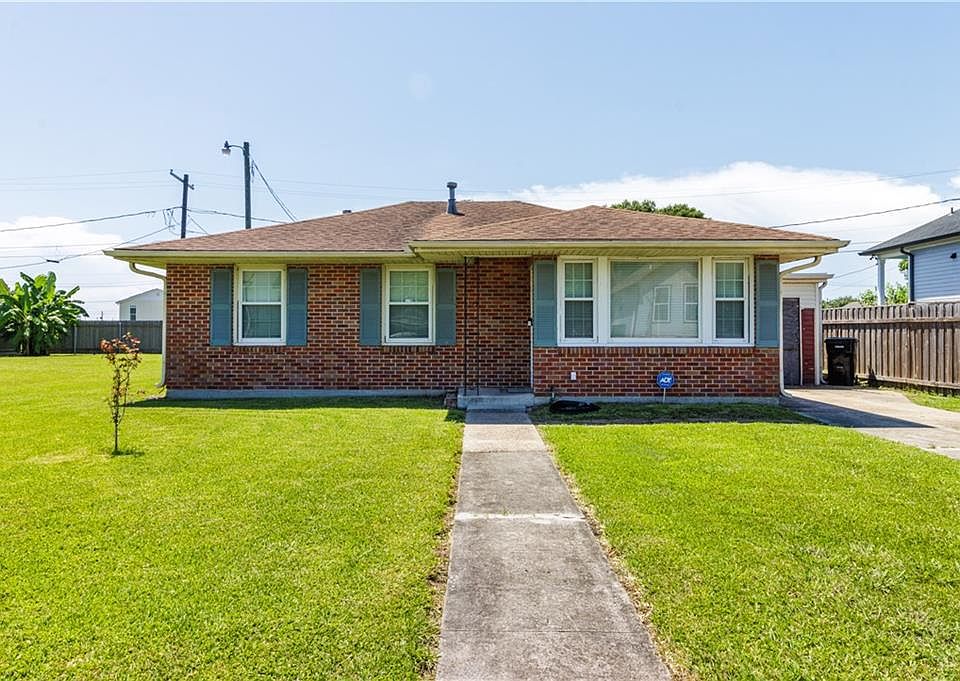 1st image of 82 Packenham Ave