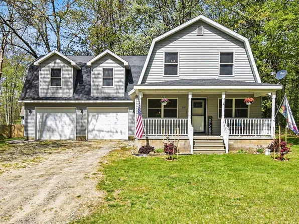 210 Whitebirch Dr, Houghton Lake, MI 48629