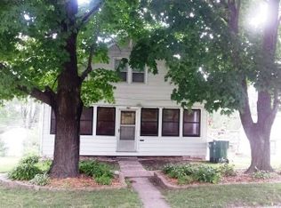 902 Adams St, Corning, IA 50841
