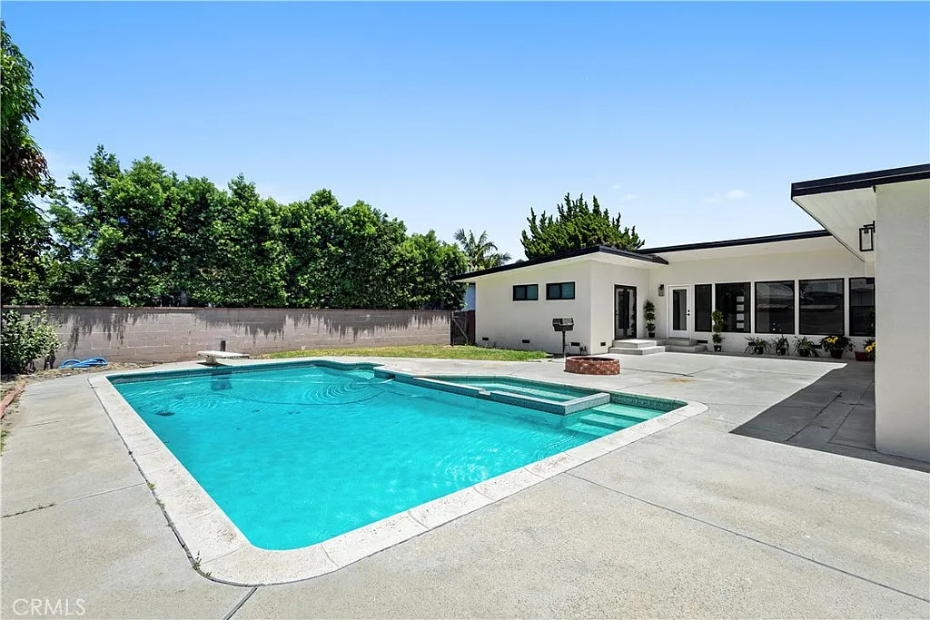 3 bed, 1449 sqft, $6,200 — Photo 2