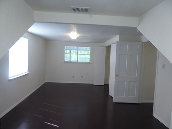 4th image of 2101 Briarcreek Ln