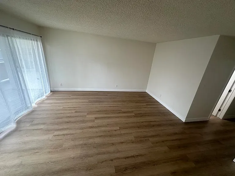 1254 E 1st St #5 — Photo 6