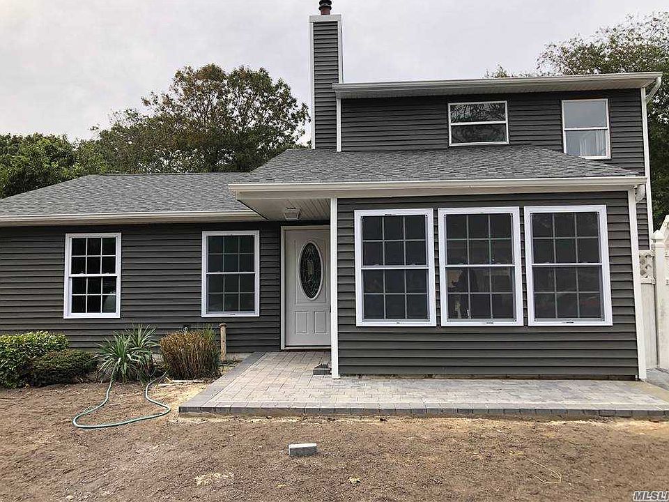 1st image of 10 Balsam Dr
