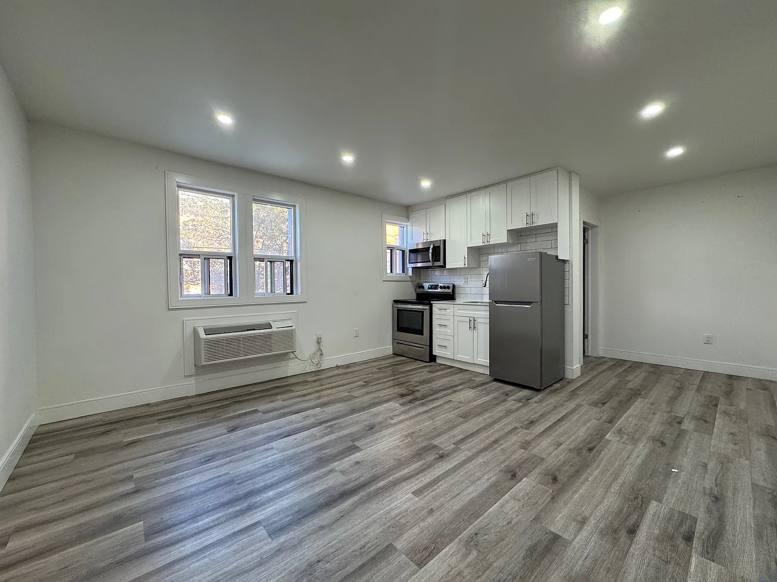 444 Park Street West Windsor — Photo 2