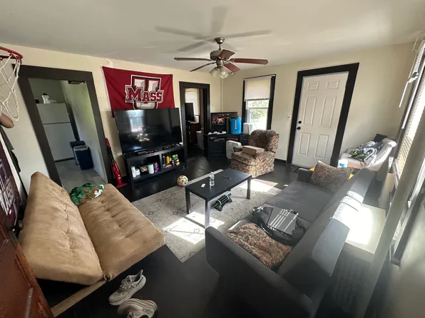 82 Knightly Rd, Hadley, MA 01035