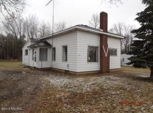 402 E Van Deinse St, Greenville, MI 48838