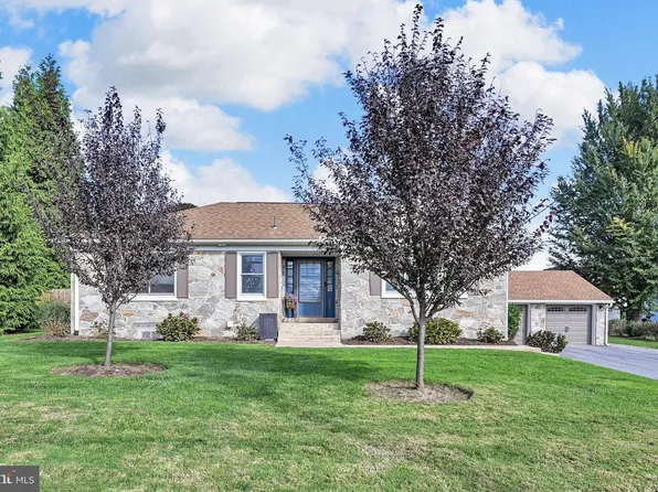 211 E Penn Grant Rd, Willow Street, PA 17584
