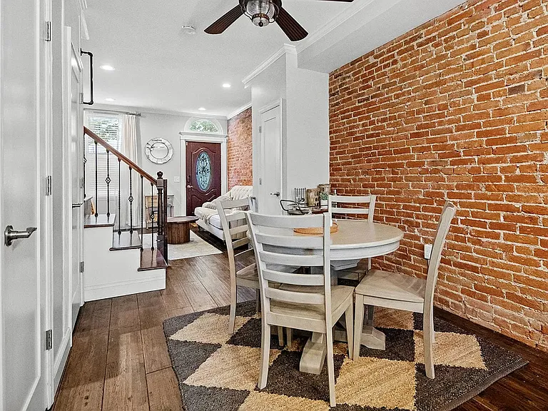 114 E Allen St — Photo 8