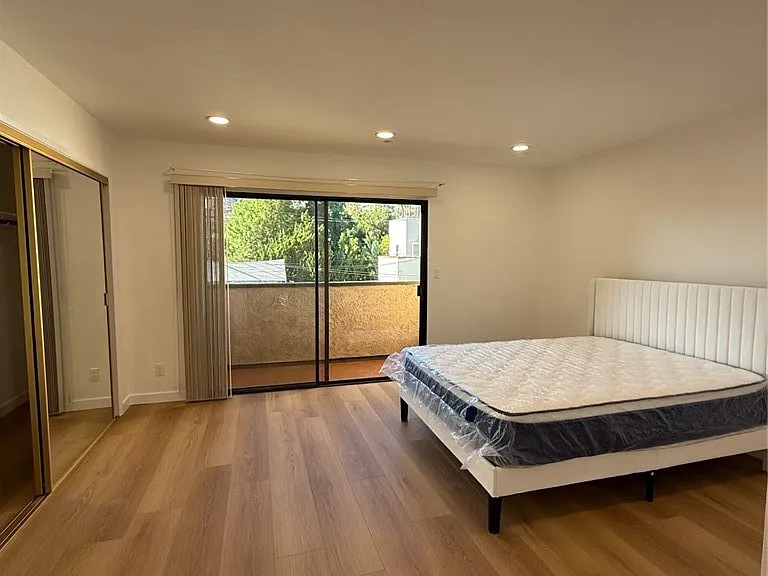 1137 N Maryland Ave #5 — Photo 19