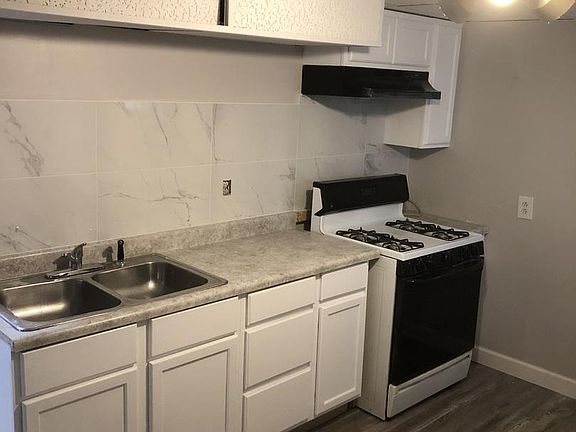2nd image of 2835 N Rockwell St