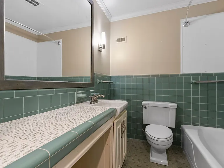 4909 Northwood Lake Dr E — Photo 16