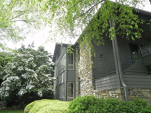 1st image of 400 Charlotte St APT 402