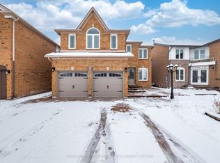 54 Hollybush St, Brampton, ON L6R 1A6