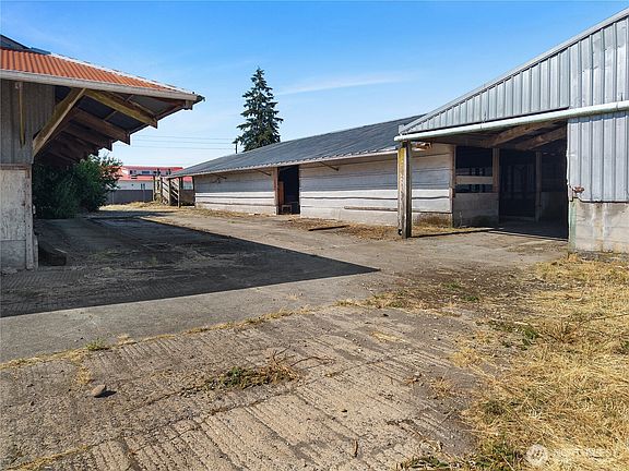 3rd image of 4714 183rd Avenue SW