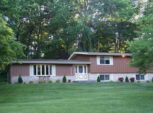 4111 W Valley Dr, Cedar Rapids, IA 52411