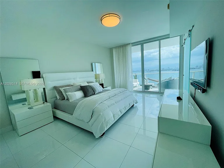 2020 N Bayshore Dr #2008 — Photo 15