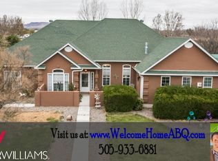 32 Berry Hill Farms Rd, Los Lunas, NM 87031