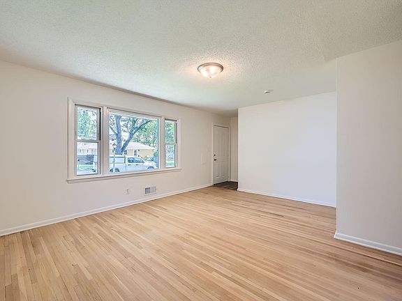 5th image of 1567 Park St