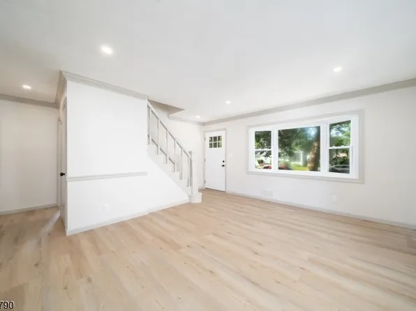670 W Hazelwood Ave, Rahway City, NJ 07065