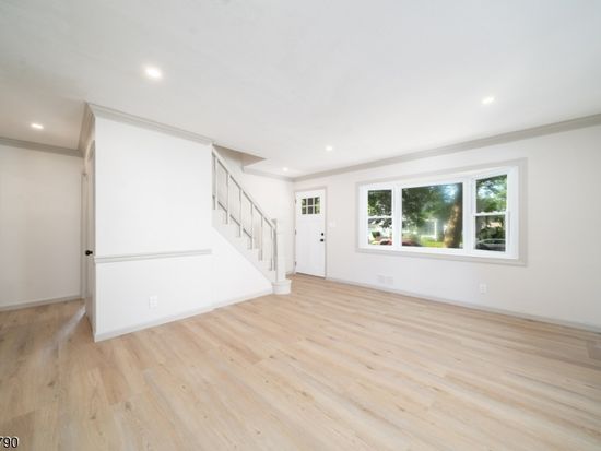 670 W Hazelwood Ave, Rahway, NJ 07065