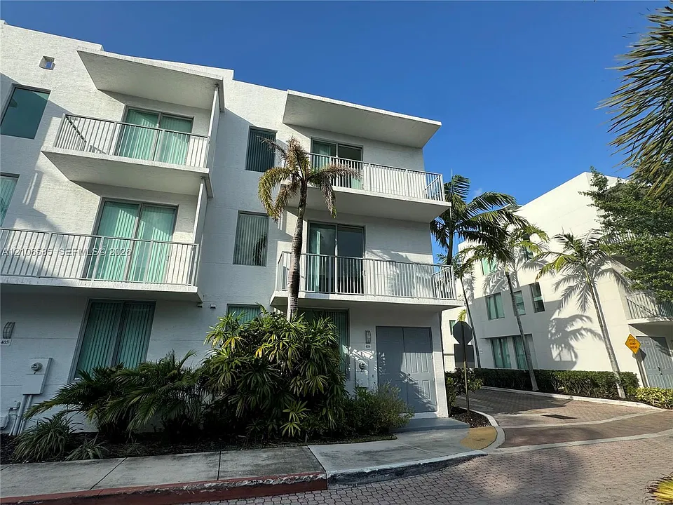 2146 Van Buren St #406