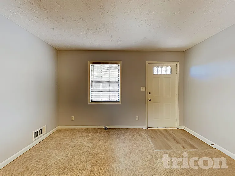 110 Springvalley Way — Photo 6