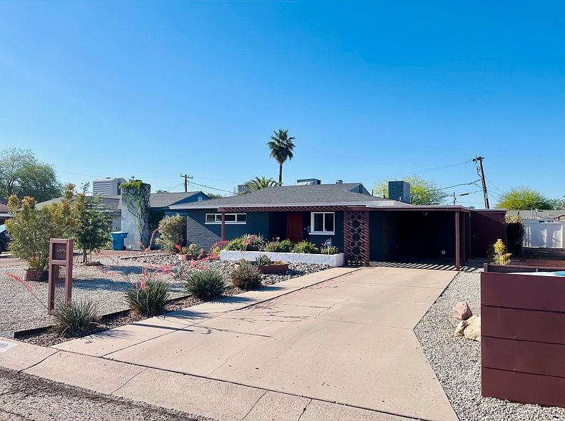 Front of home on a cult-de -sac