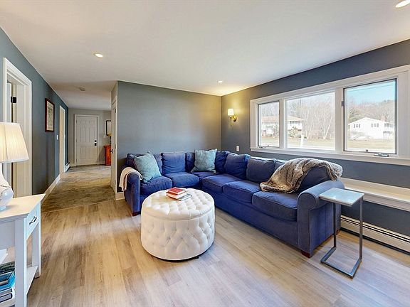 4th image of 25 Longmeadow Rd