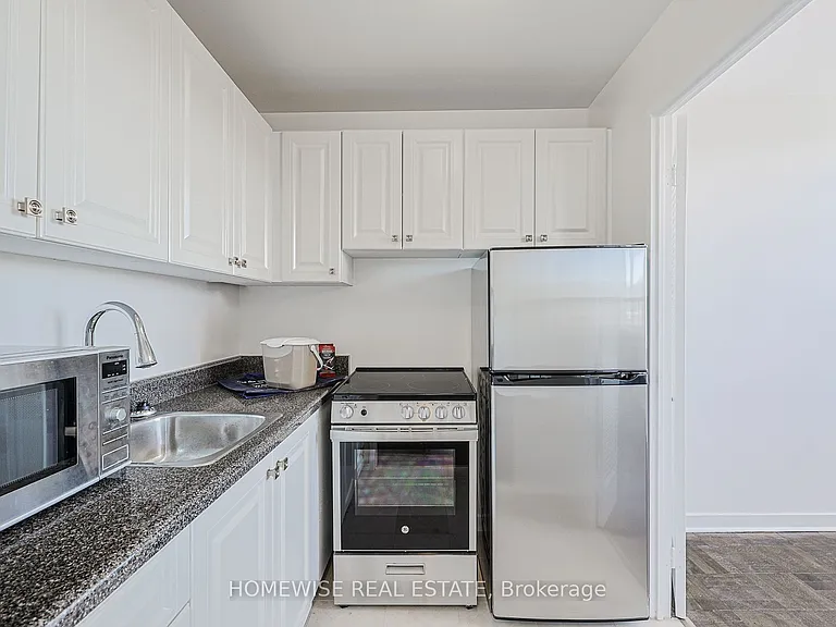 485 Kingston Rd #902 — Photo 2
