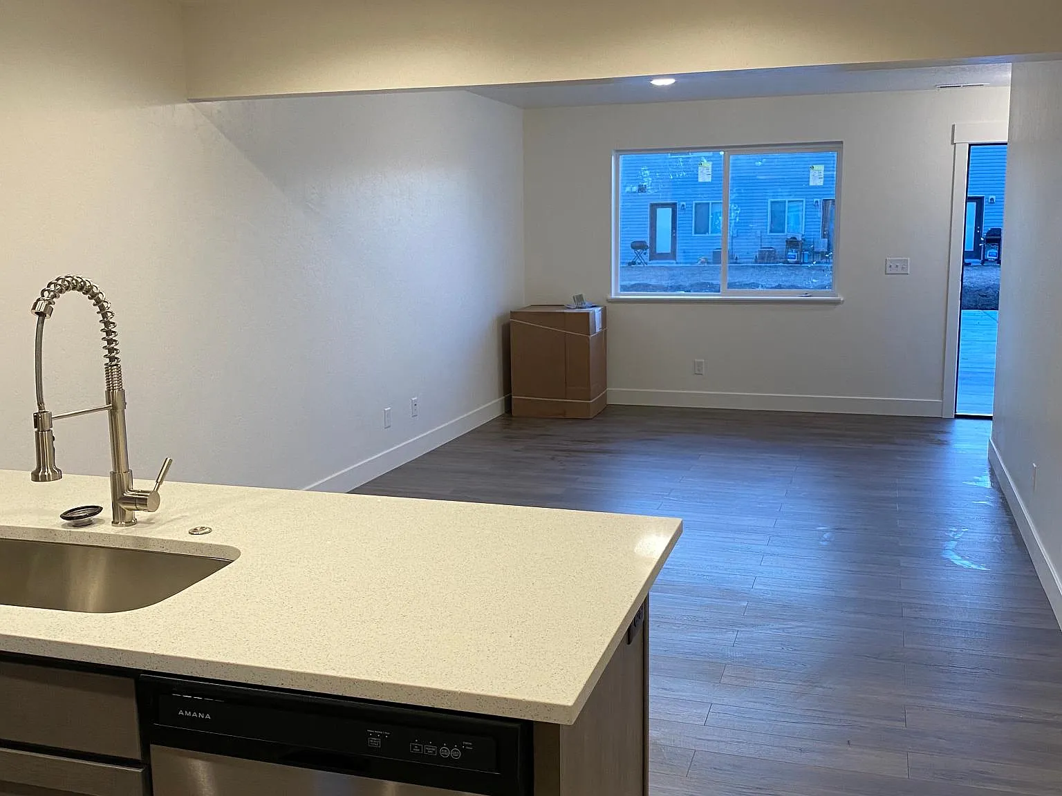 2 bed, 1.5 bath, 1034 sqft, $1,350 — Photo 4
