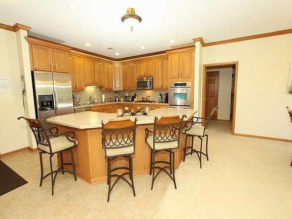 4th image of 271 E Railroad Ave Unit 205